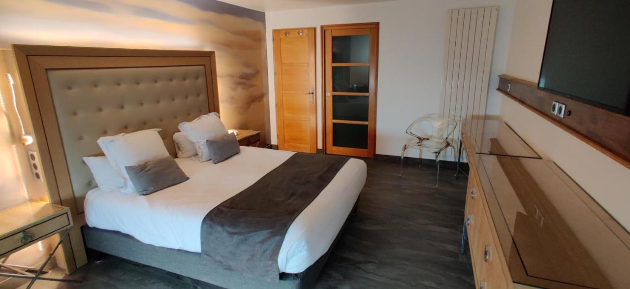 Hotel Et Spa Le Lion D'Or Pont-Évêque Екстериор снимка