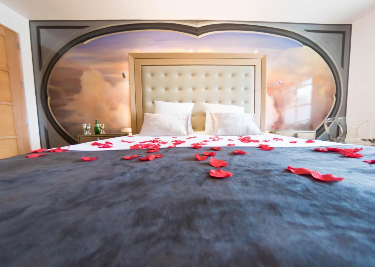 Hotel Et Spa Le Lion D'Or Pont-Évêque Екстериор снимка