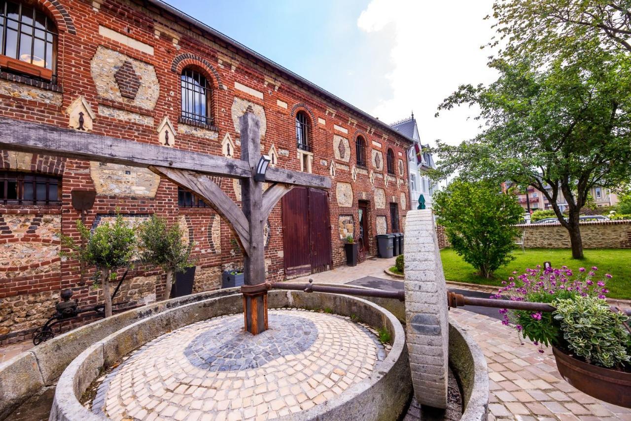 Hotel Et Spa Le Lion D'Or Pont-Évêque Екстериор снимка