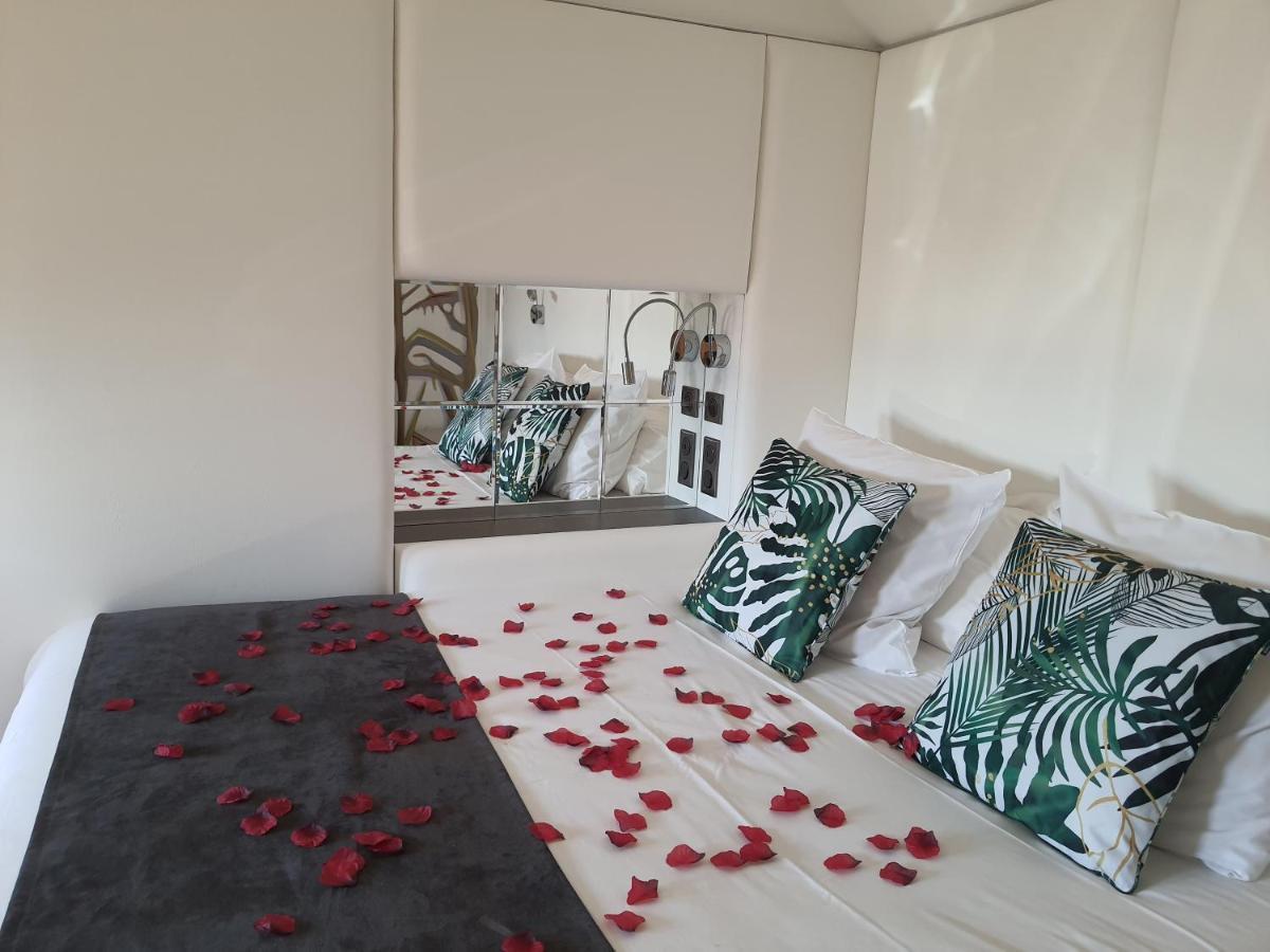 Hotel Et Spa Le Lion D'Or Pont-Évêque Екстериор снимка