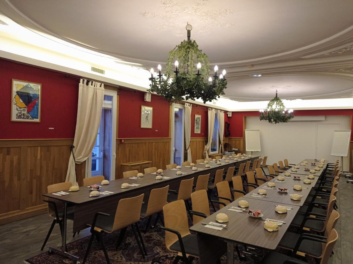 Hotel Et Spa Le Lion D'Or Pont-Évêque Екстериор снимка