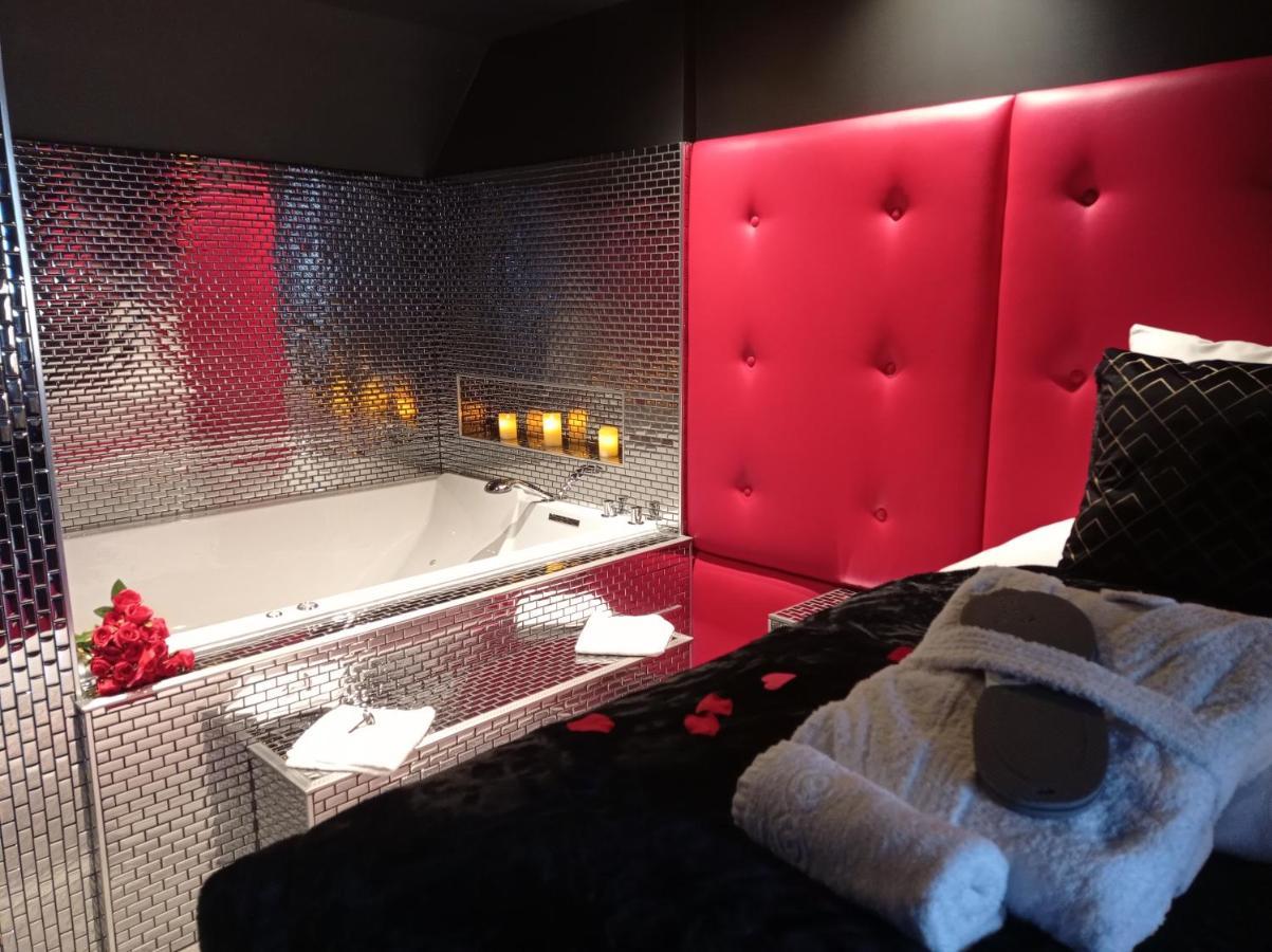 Hotel Et Spa Le Lion D'Or Pont-Évêque Екстериор снимка