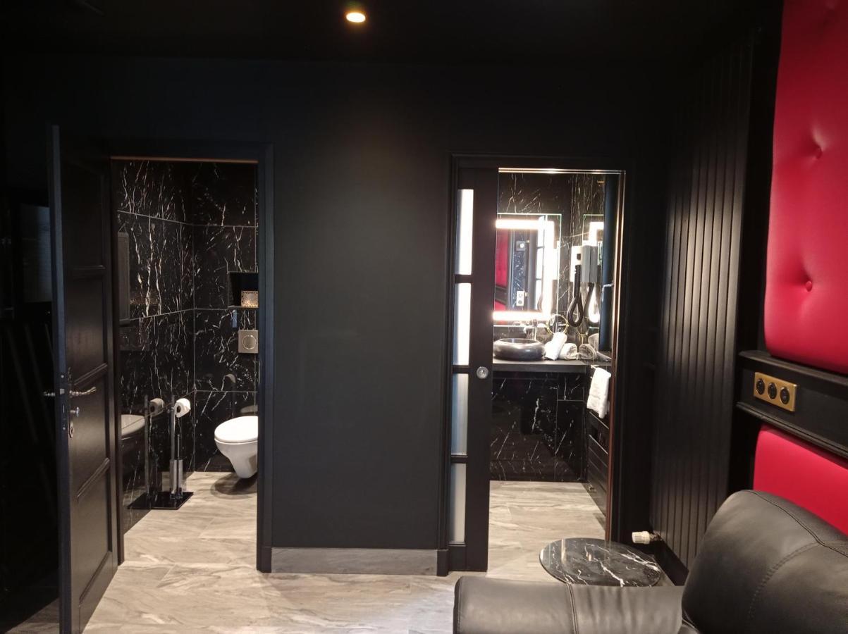 Hotel Et Spa Le Lion D'Or Pont-Évêque Екстериор снимка