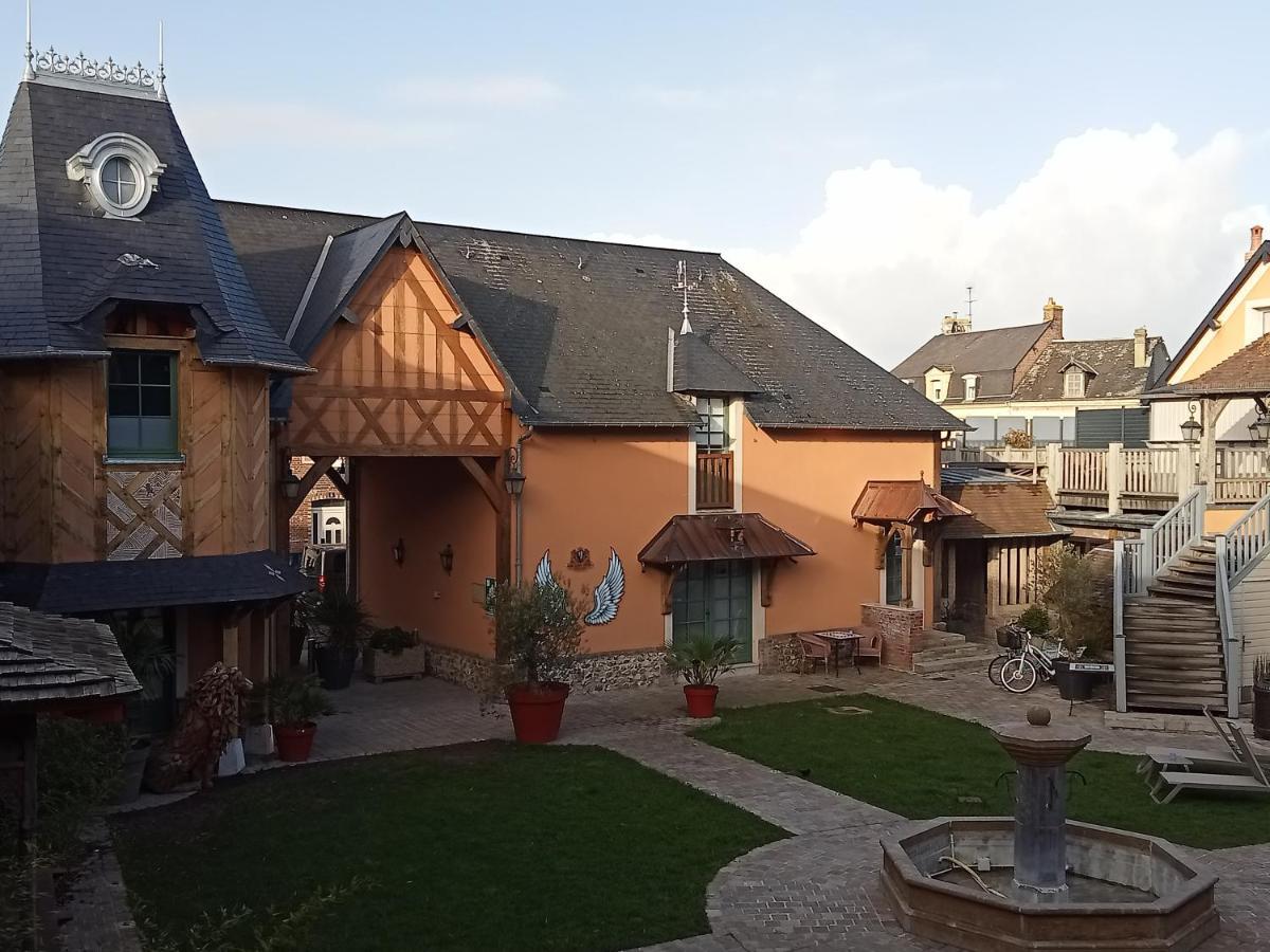 Hotel Et Spa Le Lion D'Or Pont-Évêque Екстериор снимка