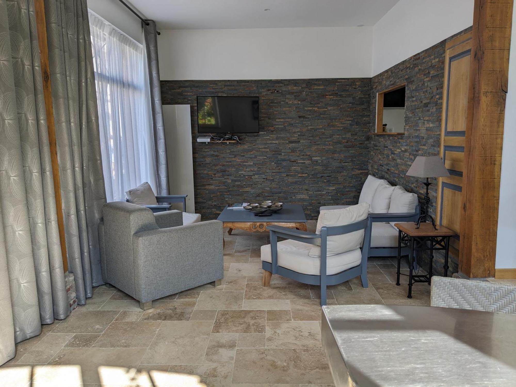 Hotel Et Spa Le Lion D'Or Pont-Évêque Екстериор снимка