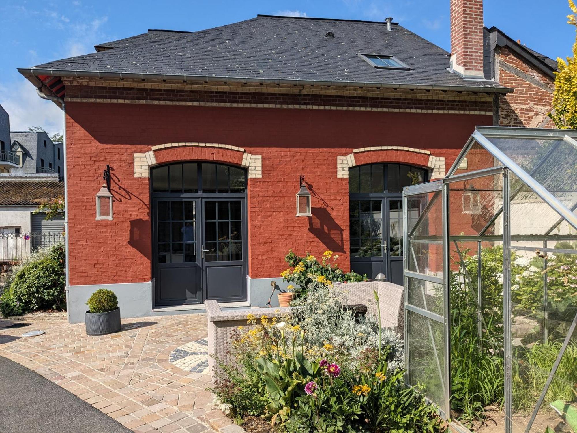 Hotel Et Spa Le Lion D'Or Pont-Évêque Екстериор снимка