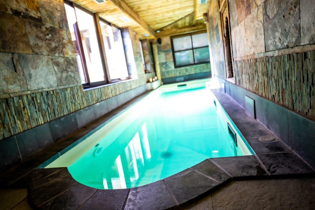 Hotel Et Spa Le Lion D'Or Pont-Évêque Екстериор снимка
