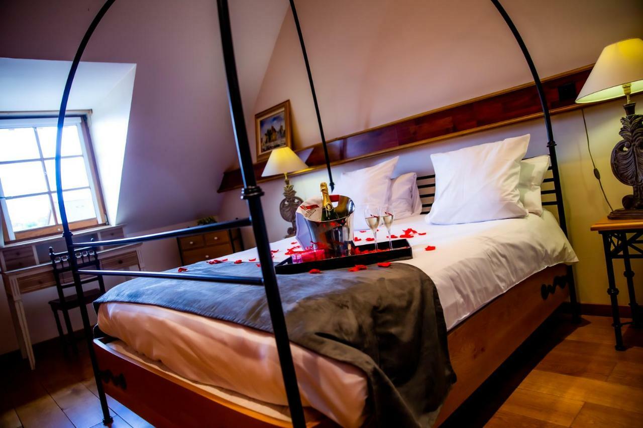 Hotel Et Spa Le Lion D'Or Pont-Évêque Екстериор снимка